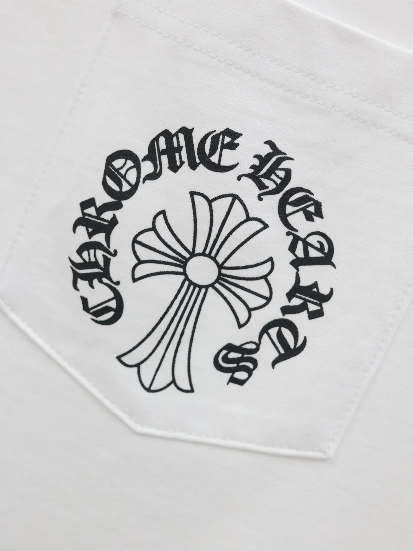 🅿️280 Chrome Hearts*/Chrome Hearts 25 new pocket horseshoe print short-sleeved T-shirt. The fabric is made of 26-woven 200g cotton, and the printing is hand-printed with glue. Customized accessories Size: S/M/L